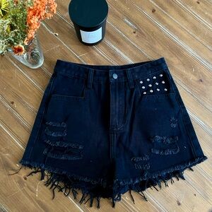 ❤️ NEW Studded Pocket Distressed Fray Shorts ❤️